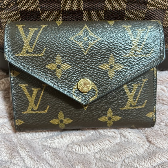 Louis Vuitton Victorine wallet - Picture 12 of 12